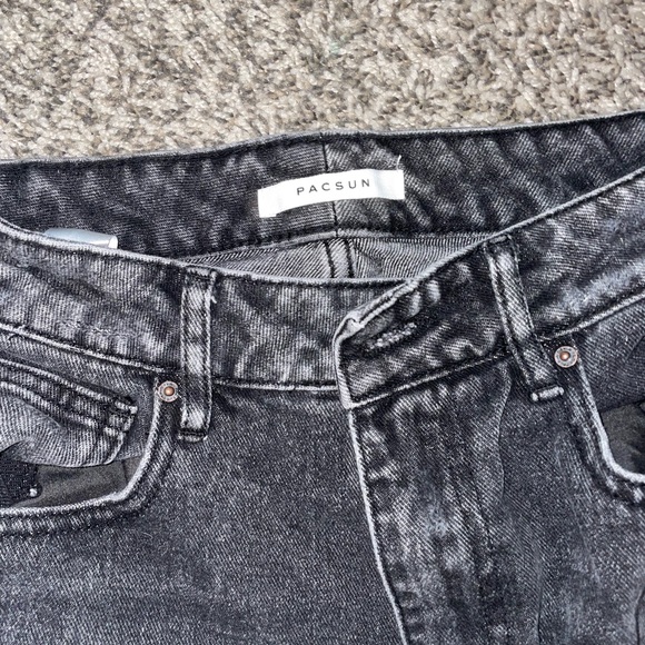 Black Pacsun mom jeans size 26 - Picture 2 of 3